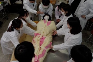 Mengapa wanita Korea Selatan menjadi pengurus mayat