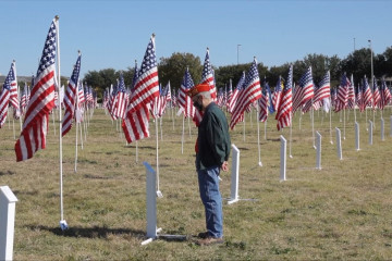 1.000 bendera AS berkibar di Texas pada Hari Veteran