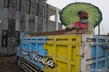 Gubernur kirim bantuan penanganan warga terdampak erupsi Semeru