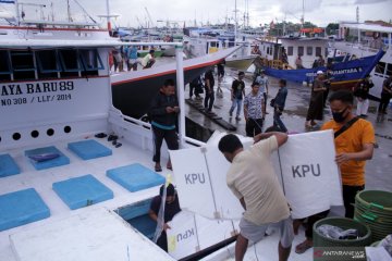 Distribusi logistik Pilkada serentak ke pulau-pulau kecil