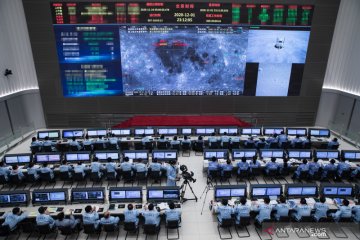 Wahana antariksa Chang'e-5 China  mendarat di bulan