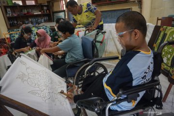 Pelatihan membatik untuk siswa penyandang disabilitas