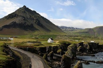 Islandia izinkan turis yang pernah terkena COVID-19 masuk tanpa tes
