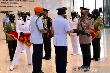 Lulus terbaik di Sesko TNI, Kombes Akhmad Yusep raih penghargaan