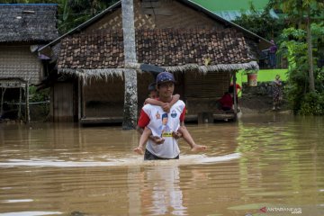 Banjir luapan sungai di Lebak