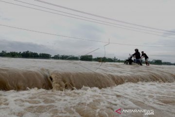 Banjir Rendam Jalur Penghubung Purbalingga - Banyumas