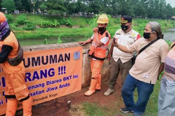 Jaktim pasang pagar pengaman di sungai BKT cegah orang tercebur
