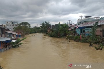 Ratusan rumah warga di Kelurahan Aur Medan terendam banjir