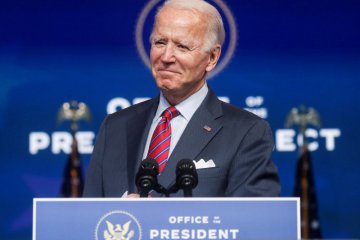 Biden pilih Xavier Becerra sebagai menteri kesehatan AS