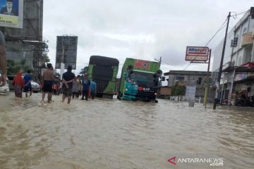 Jalan lintas nasional lumpuh akibat banjir di Aceh Utara