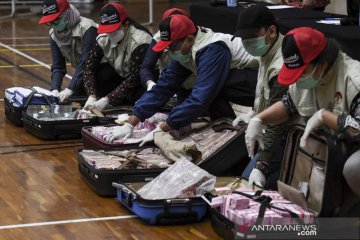 Mensos tersangka KPK, ini dia barang bukti uang senilai Rp14,5 miliar