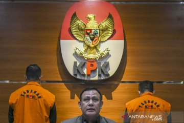 KPK menahan Mensos Juliari Batubara