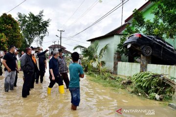 Tim gabungan bersihkan material sisa banjir Deliserdang