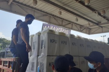 Pemkot Batam bantu distribusi APD pilkada ke pulau-pulau penyangga