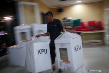 Distribusi logistik untuk Pilkada Tangerang Selatan