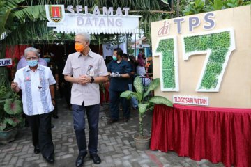 Ganjar cek kesiapan pemungutan suara dan prokes di TPS