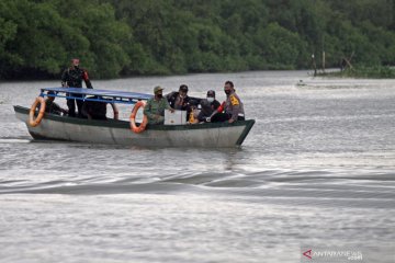 Distribusi logistik pilkada di kawasan terpencil