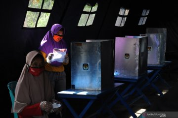 TPS Pilkada Boyolali di tempat pengungsian Merapi