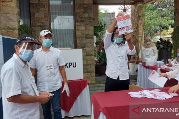 Pasangan Bobby-Aulia unggul di TPS sendiri