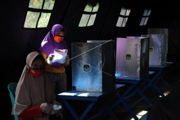 TPS di tempat pengungsian sementara Gunung Merapi