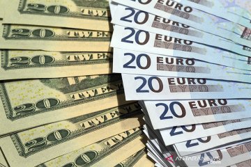 Euro jatuh ke terendah di pasar Asia, investor tunggu data konsumen AS