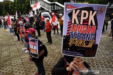 Aksi tuntut KPK tidak tebang pilih kasus korupsi