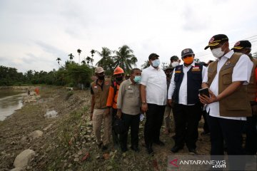 Untuk penguatan tanggul sungai di Aceh, BNPB tanam akar wangi