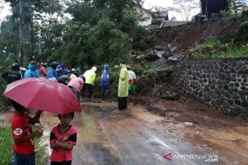 Dua kejadian longsor landa Kabupaten Magelang