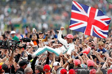 Hamilton diabadikan sebagai nama jalur pit Sirkuit Silverstone