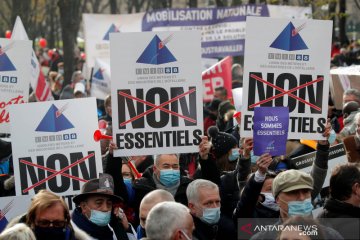 Unjuk rasa pemilik resto, bar dan klub di Paris