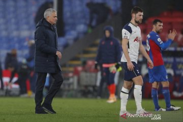 Mourinho tidak mau salahkan Lloris atas dua poin yang tergelincir