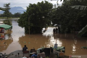 Sungai Bengawan Solo meluap