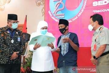 Gubernur Jatim serahkan sertifikat ke 239 pengungsi Sampang