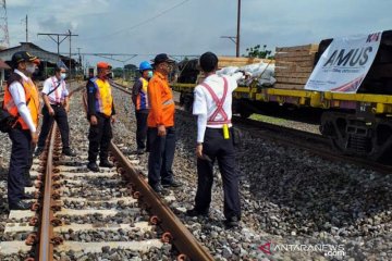 Daop Madiun siagakan 10 lokomotif dan 57 gerbong hadapi Nataru