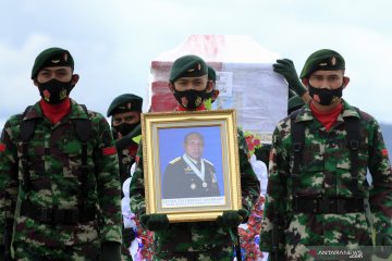 Koorsahli Kasad pimpin pemakaman jenazah Letjen TNI Herman Asaribab