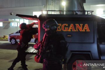 Brimob Polri latihan tangani bom di Depo MRT Lebak Bulus
