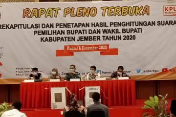 Rekapitulasi penghitungan suara Pilkada Jember berjalan alot