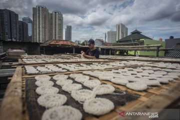 Produksi kerupuk terdampak pandemi