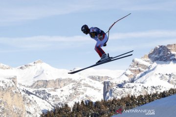 Aksi atlet ski di ajang Alpine Skiing
