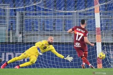 Roma menang 3-1 atas Torino untuk tempel Juventus di klasemen