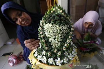 Perajin rias sirih hantaran pernikahan di Aceh