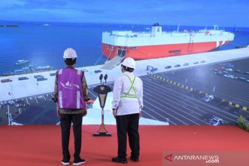 Presiden Jokowi saksikan ekspor perdana dari pelabuhan Patimban