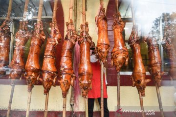 Sajian babi panggang untuk sambut Natal di Filipina