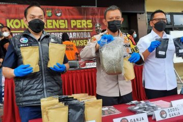 Polrestro Jaksel gagalkan peredaran susu ganja dari Aceh