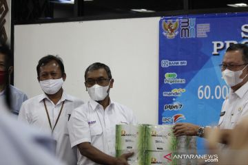 BUMN Lampung serahkan 64.000 masker kepada masyarakat