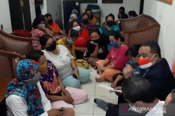 32 pekerja migran dievakuasi dari penampungan ilegal di Pasar Rebo