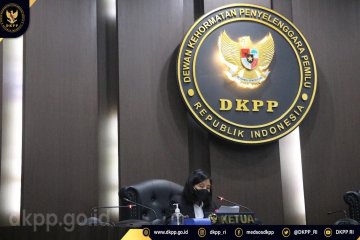 DKPP berhentikan sementara Ketua Bawaslu Luwu karena rangkap jabatan