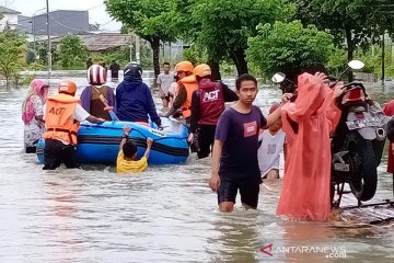 SAR gabungan evakuasi warga Makassar yang terjebak banjir