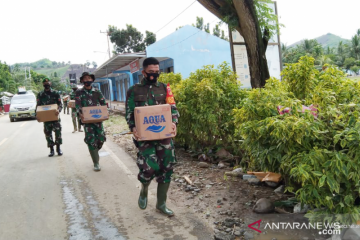 TNI-Polri salurkan bantuan bagi warga korban banjir Gorontalo Utara