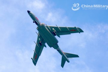 Bomber terbaru China terlihat saat patroli bersama Rusia
